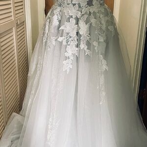 Elegant White Lace Wedding Dress